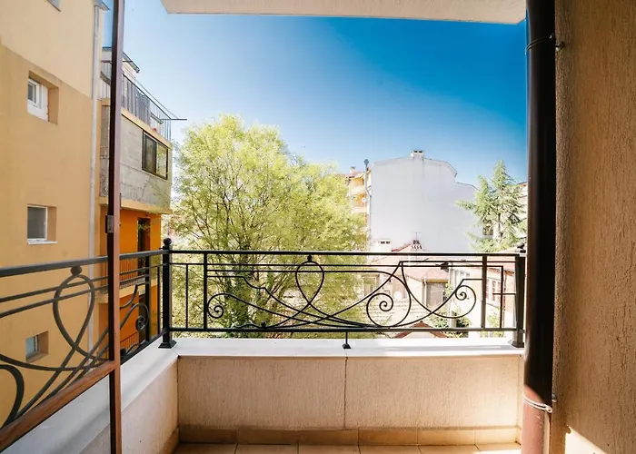 за гости веси Бургас